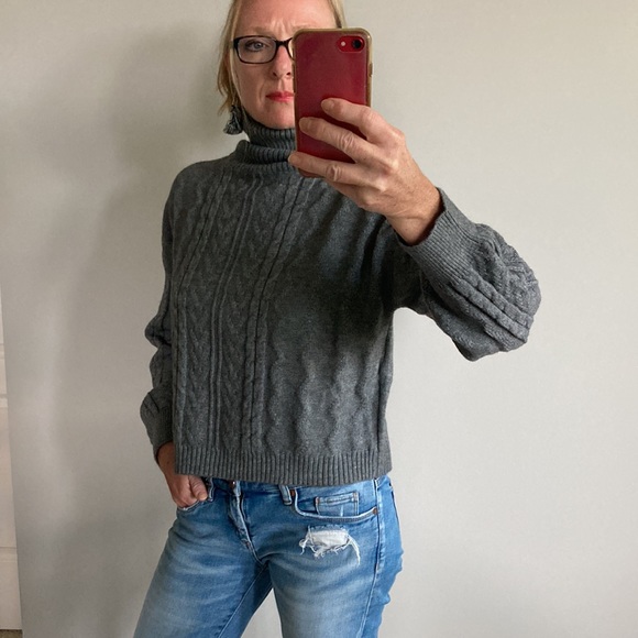 Grey Cable Knit Cropped Turtleneck Sweater - Picture 5 of 9